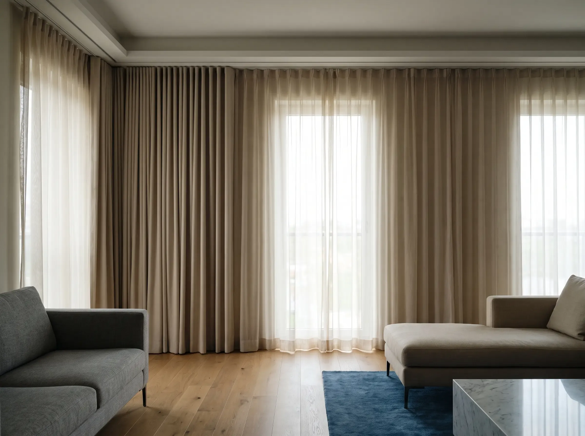Interior-photograph-of-a-modern-Dubai-ap.webp